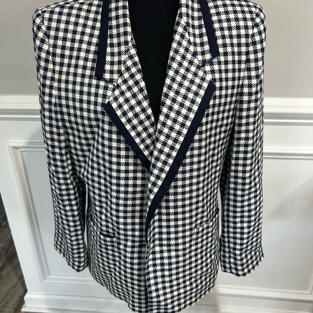 Le Suit Black and White Sport Coat with Notched Lapel